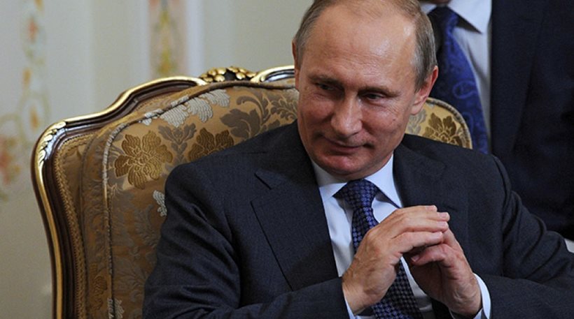 Ο Πούτιν τρίβει τα χέρια του όσο βαθαίνει η κρίση στην Ελλάδα σύμφωνα με το Reuters