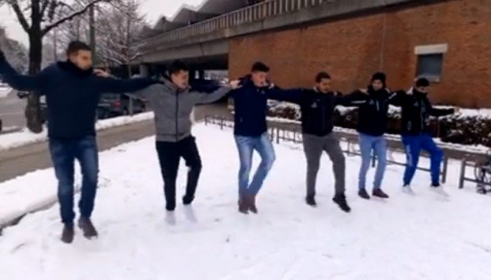 Χανιώτες χόρεψαν πεντοζάλι πάνω στο χιόνι στη Γερμανία! (βίντεο)