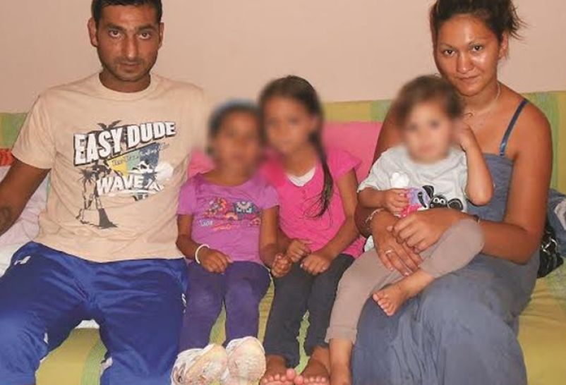 Σοκ στην Κρήτη: Άνεργοι γονείς έμειναν για 18 ημέρες με τα ανήλικα παιδιά τους σε... παραλία