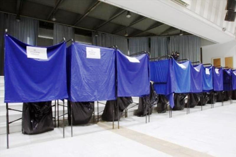 Άνοιξαν οι κάλπες - Ψηφίζει ο κόσμος της Κρήτης για το ιστορικό δημοψήφισμα!