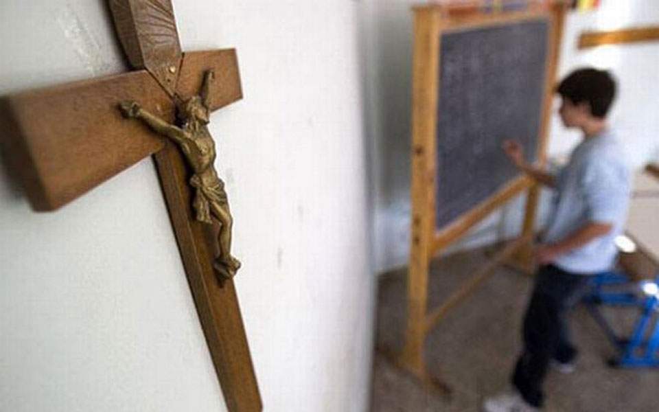 Οι Θεολόγοι «αντιγράφουν» το ΚΚΕ και βάλλουν κατά των νέων Θρησκευτικών