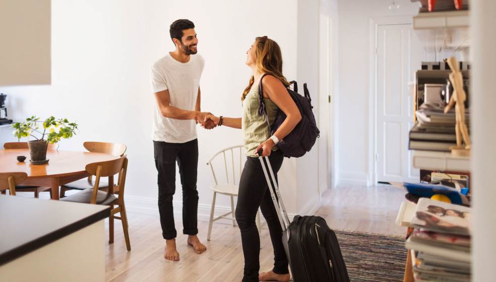 Πέφτουν οι τιμές στα ενοίκια - Εγκαταλείπουν το Airbnb οι ιδιοκτήτες ακινήτων 
