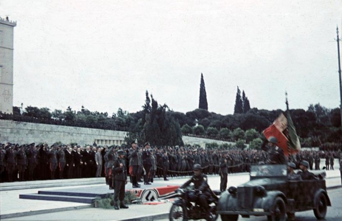 27 Απριλίου 1941: Οι Γερμανοί μπαίνουν στην Αθήνα και αρχίζει η μαύρη νύχτα της κατοχής... (pics)