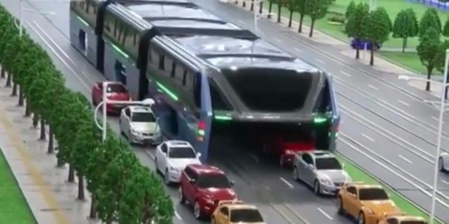 Λεωφορείο σε... τροχιά με 1.200 επιβάτες! 