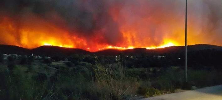 Μεγάλη φωτιά στη Χίο, εκκενώθηκαν οικισμοί, κάηκαν 2 σπίτια 