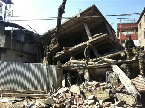 Φονικός σεισμός 6,8 βαθμών στην Ινδία 