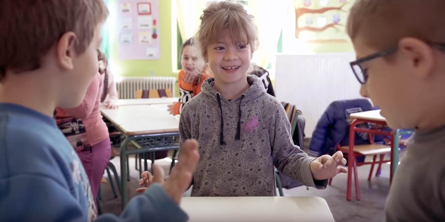 Κρητικόπουλα μαθαίνουν νοηματική για να «μιλούν» με την Ευαγγελία - Συγκινητικό βίντεο