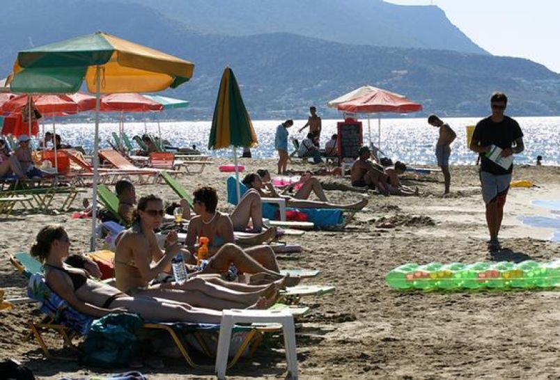 Bloomberg: Ισπανία και Πορτογαλία βγαίνουν κερδισμένες από την πτώση του Ελληνικού τουρισμού