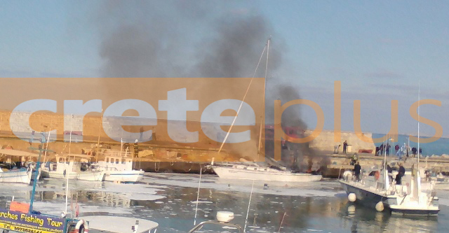 Δείτε βίντεο και φωτογραφίες από τη φωτιά στο λιμάνι του Ηρακλειου- Αναστάτωση και...συναγερμός στις Αρχές! 