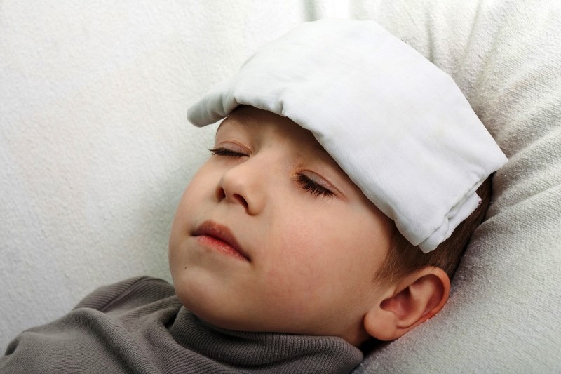 Πυρετός στο παιδί: Σε ποια θερμοκρασία πρέπει να χορηγηθεί αντιπυρετικό