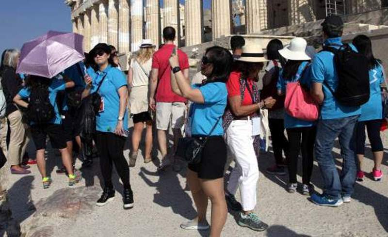 Θεαματική άνοδο του τουρισμού στην Ελλάδα - Για θαύμα μιλά ο Observer 