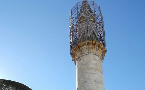 Το τζαμί της Βαλιδέ Σουλτάνας «ανασύρεται» από το σκοτάδι 