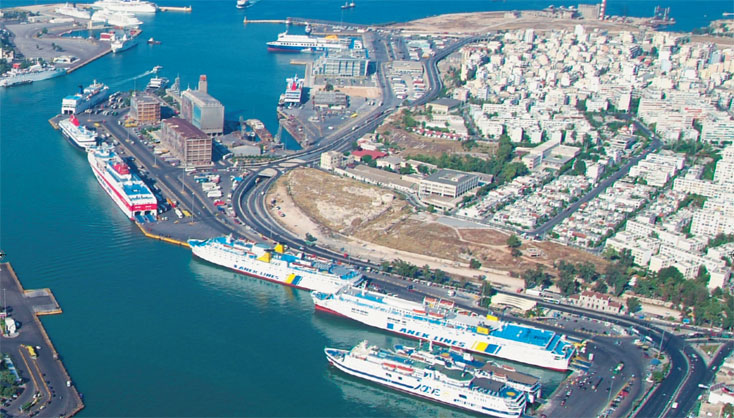 Δύο πλοία συγκρούστηκαν στο λιμάνι του Πειραιά