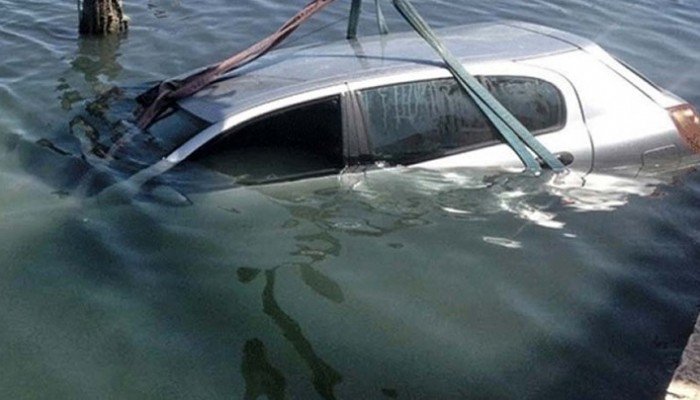 Χανιά: Πάρκαρε το αυτοκίνητο του και το βρήκε... μέσα στο λιμάνι