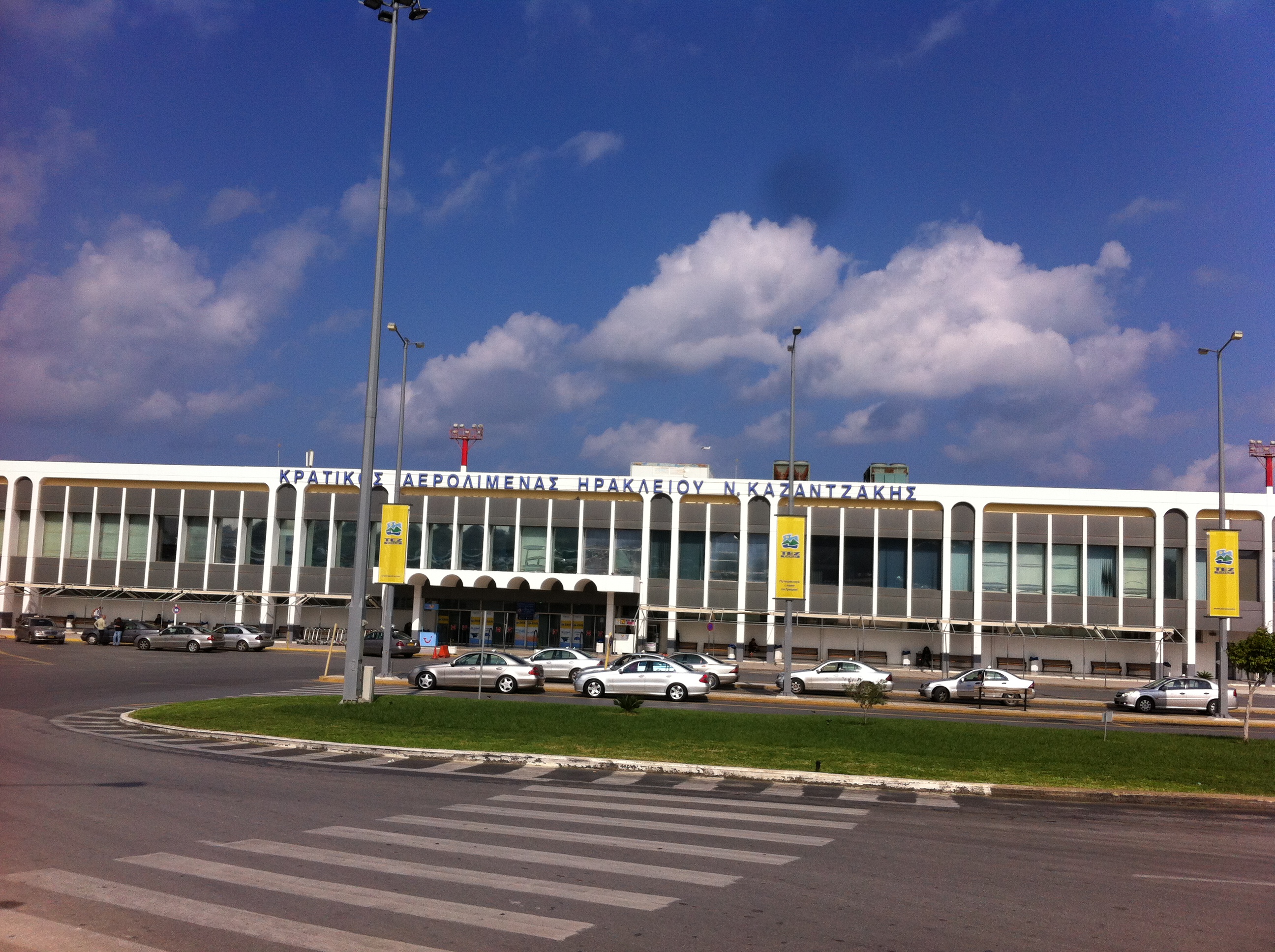 "Μαύρισαν" το αεροδρόμιο Ηρακλείου