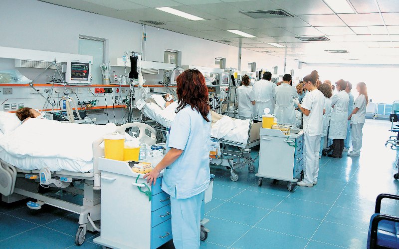 400 νοσηλευτές και 100 γιατροί στις ΜΕΘ της χώρας - Μόνο 23 προσλήψεις στα νοσοκομεία της Κρήτης 