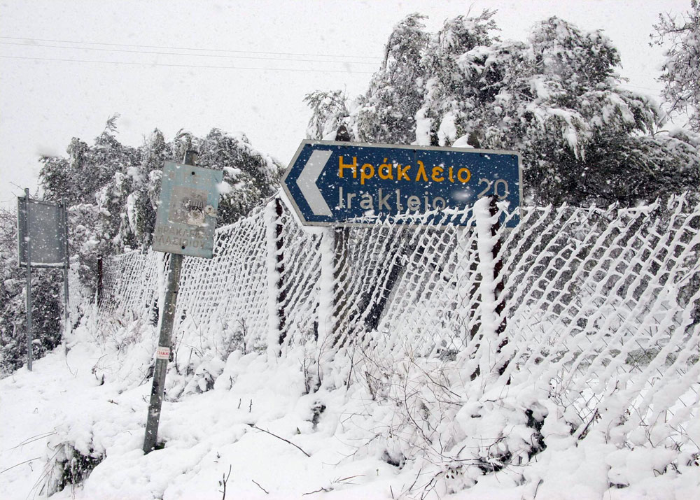 Εντείνεται η κακοκαιρία στην Κρήτη- Χειμωνιατικο σκηνικό με βροχες και χιόνια