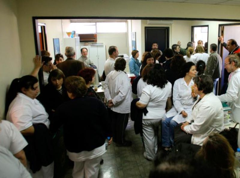  Σε 24ωρη απεργία γιατροί και εργαζόμενοι και στα νοσοκομεία της Κρήτης - Χάος στα Επείγοντα του Βενιζελείου