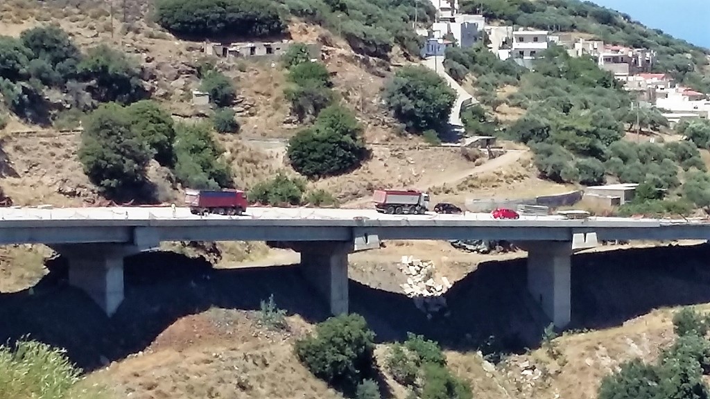 Κρήτη: Ξεκίνησαν οι εργασίες στην κοιλαδογέφυρα του Χαμεζίου (pics)