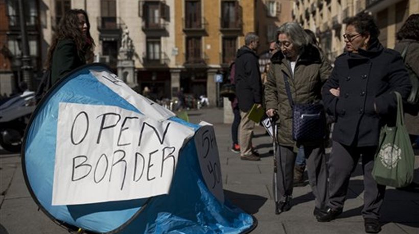 Σε απεργία πείνας 68 μετανάστες σε κέντρο κράτησης στη Βαρκελώνη