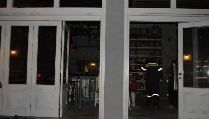  Δύο ελαφριά τραυματίες από "έκρηξη" σε κατάστημα στην Παλιά Πόλη (φωτο)