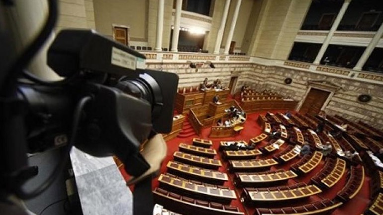 Επίθεση των δημοσιογράφων της Βουλής στη Ζωή Κωνσταντοπούλου  