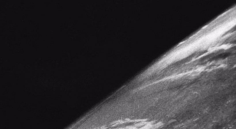 Aυτή είναι η πρώτη φωτογραφία της Γης από το διάστημα - Την τράβηξαν με τεχνολογία των ναζί