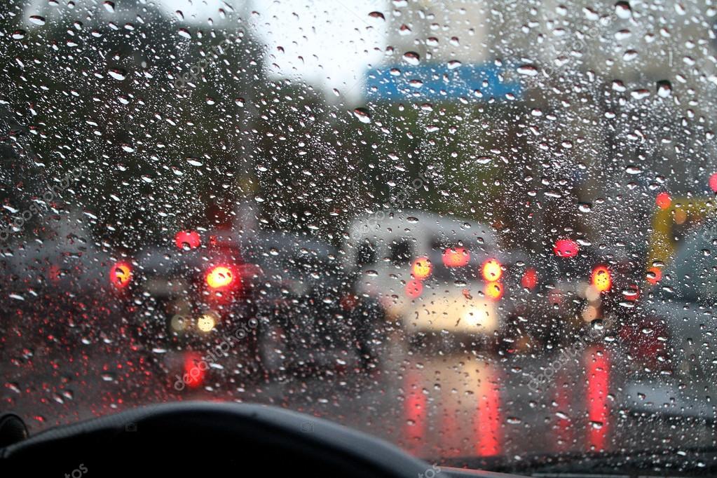Κυκλοφοριακό χάος στο Ηράκλειο μετά τη βροχή - Το ένα μετά το άλλο τα τροχαία - Σημειωτόν τα αυτοκίνητα  
