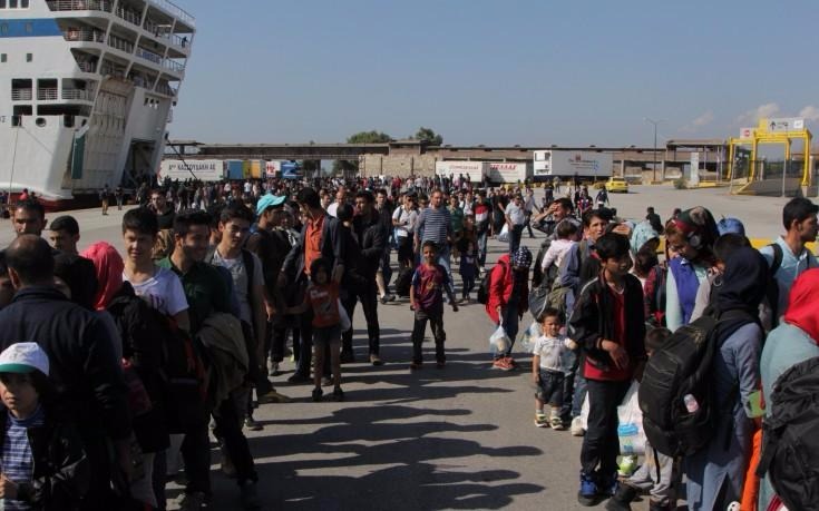 Έως τις 20 Ιουλίου η εκκένωση Ελληνικού και Πειραιά από τους πρόσφυγες