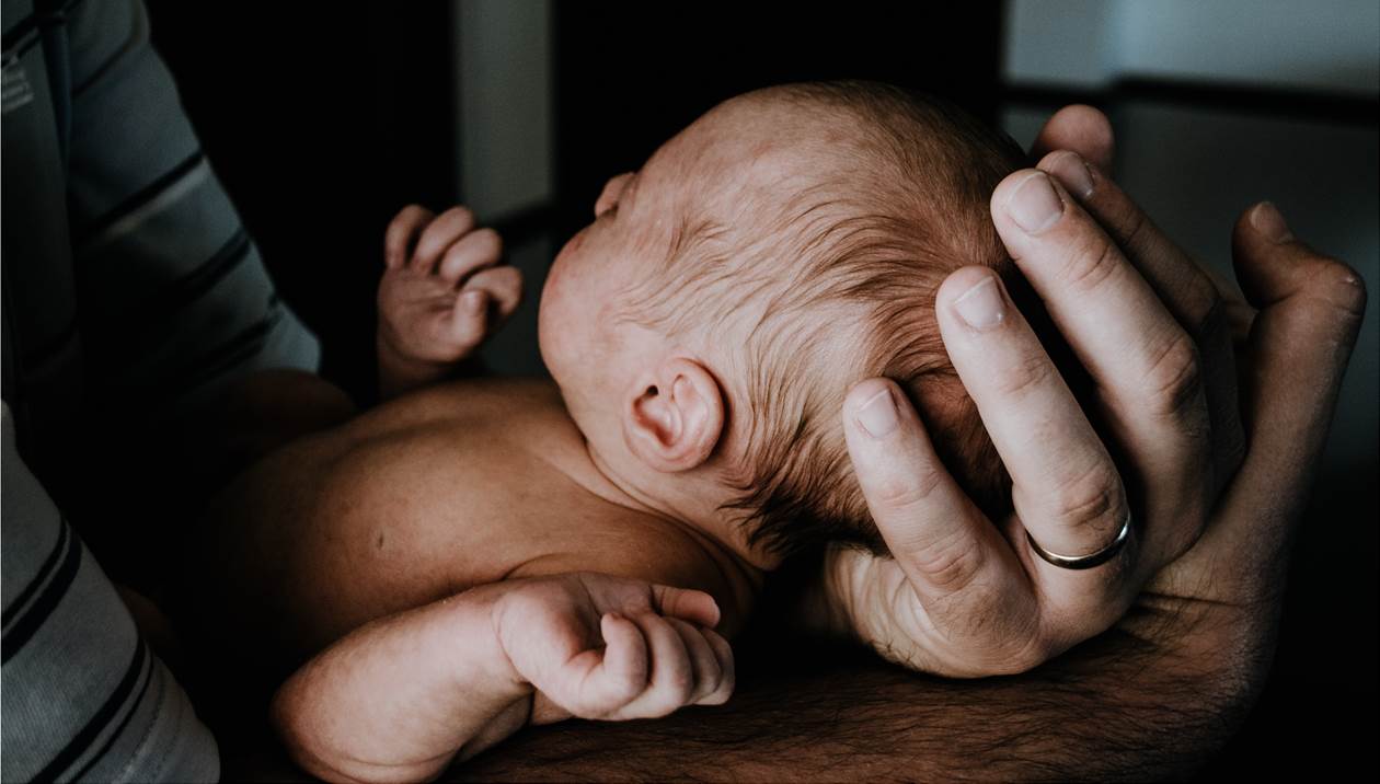 Στην Κρήτη γεννήθηκε το πρώτο μωρό του 2019 - Περιχαρής ο πατέρας!