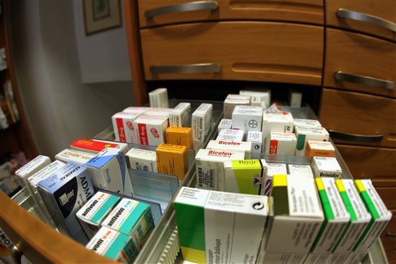 Η ΠΕΦ προειδοποιεί για αντικατάσταση φτηνών φαρμάκων με ακριβότερα 
