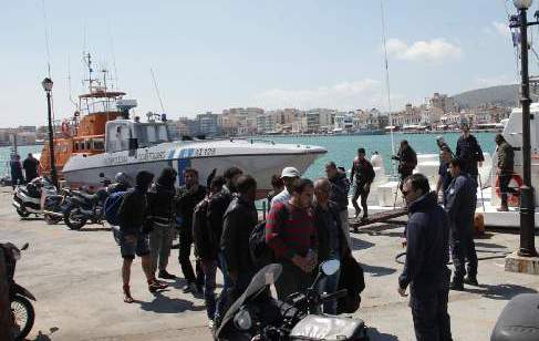 Θέλουν λιμενικούς να καλύψουν τα 413 κενά στα νησιά-πύλες για τους μετανάστες 