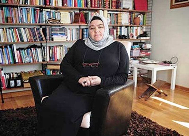 Η πρώτη γυναίκα Υπουργός με μαντίλα στην Τουρκία