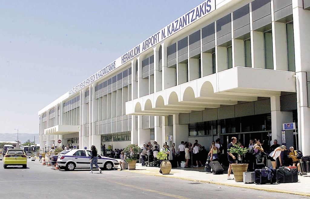 Οκτώ συλλήψεις στο αεροδρόμιο Ηρακλείου «Ν. Καζαντζάκης»   για πλαστογραφία πιστοποιητικών