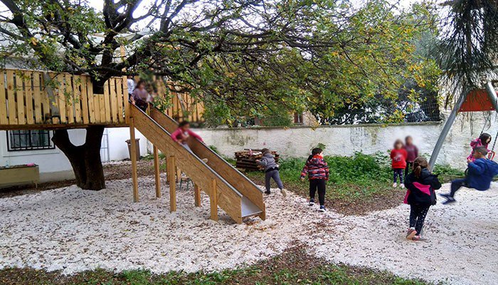 Το παιδικό όνειρο:Έφτιαξαν δεντρόσπιτο σε δημοτικό σχολείο στα Χανιά (φωτο)