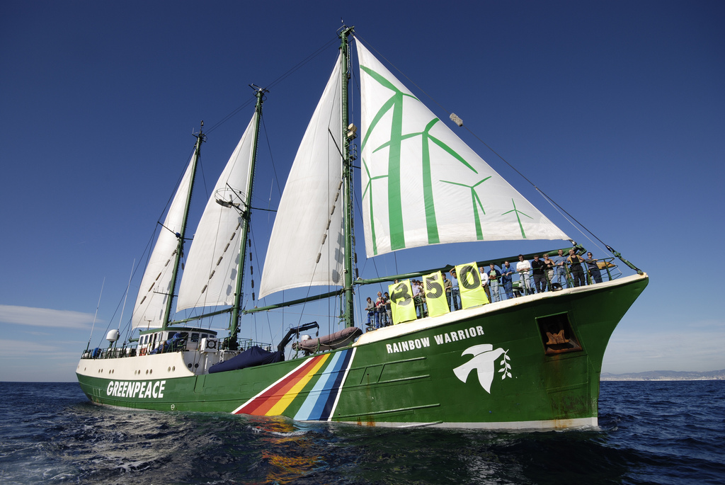 Το πλοίο της Greenpeace, Rainbow Warrior, στην Κρήτη 
