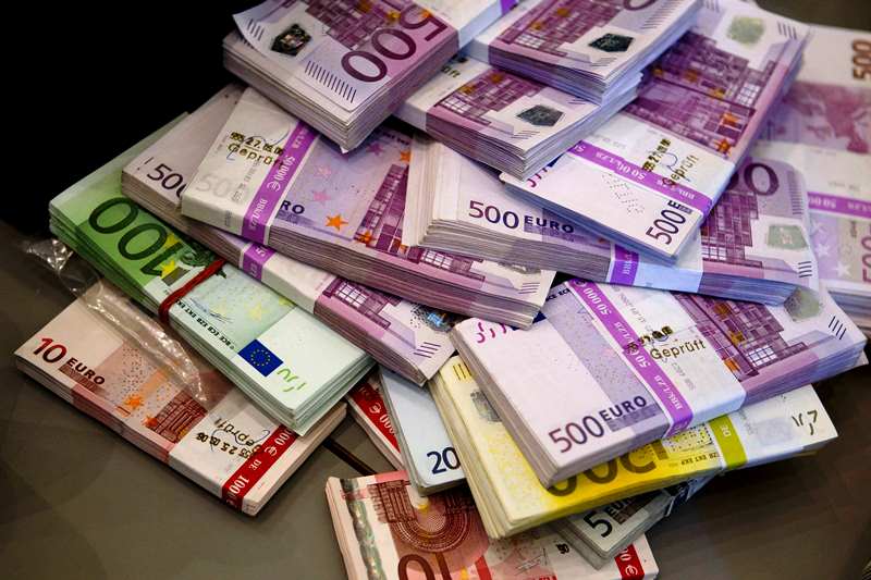 Πάνω από 24 δισ. ευρώ αναμένεται να ζητήσει η Ελλάδα τον Αύγουστο σε μία δόση