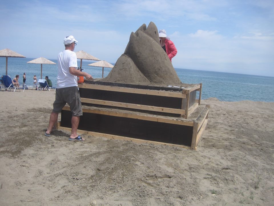 Αμμουδάρα: Παίρνουν μορφή τα γλυπτά στην άμμο! (pics)