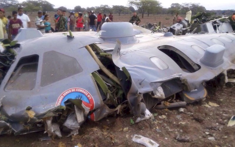 11 νεκροί από συντριβή στρατιωτικού αεροπλάνου στην Κολομβία 