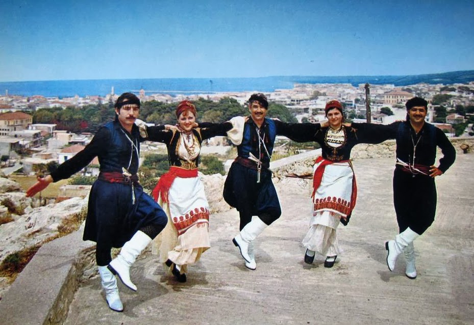 Η Κρήτη χορεύει και τραγουδά στην Αθήνα  μέσα από μια μουσικοχορευτική παράσταση