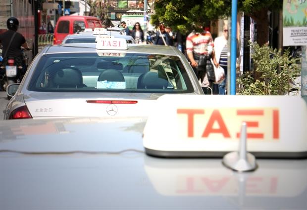 Ανήσυχοι οι οδηγοι ταξί για το μεροκάματο του τρόμου- Επανέρχεται το θέμα με τα αλεξίσφαιρα διαχωριστικά 
