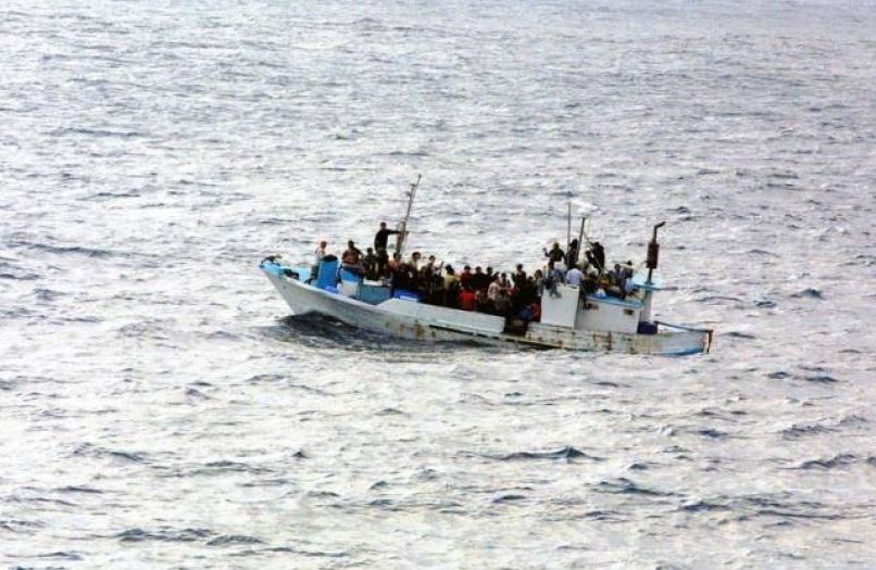  Συναγερμός στο Λιμενικό: Πλοίο με εκατοντάδες μετανάστες στα νότια των Χανίων