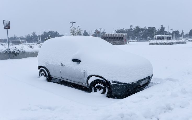 Άνιση μάχη με το χιονιά στη Σαμοθράκη