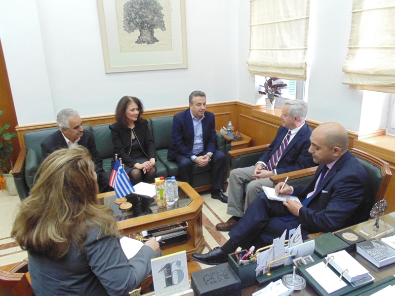 Τουρισμός-προώθηση Κρητικών προϊόντων στη συνάντηση του Περιφερειάρχη Σταύρου Αρναουτάκη με τον Αμερικανό Πρέσβη 