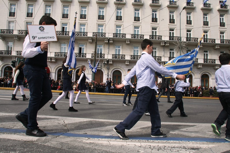 Τα μηνύματα των πολιτικών αρχηγών από την παρέλαση στην Αθήνα