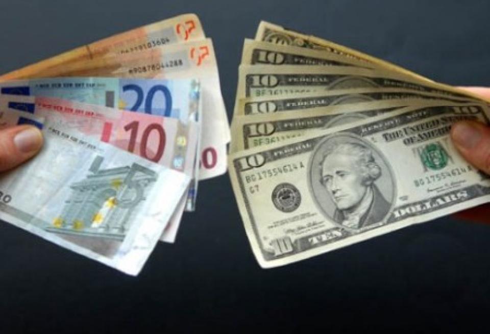 Πτωτικά κινείται το ευρώ έναντι του δολαρίου