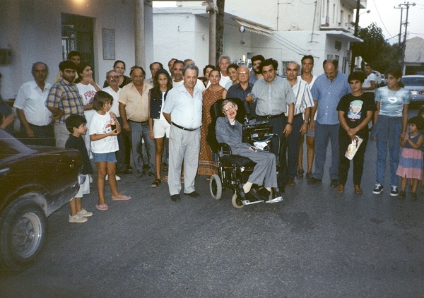 Όταν ο Στίβεν Χόκινγκ "χόρευε πεντοζάλη στην Κρήτη" (φωτο)