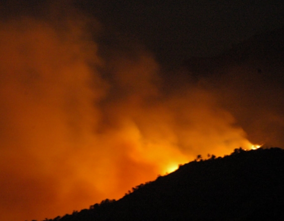 Κρήτη: Έδωσαν μάχη για να ελέγξουν την πυρκαγιά