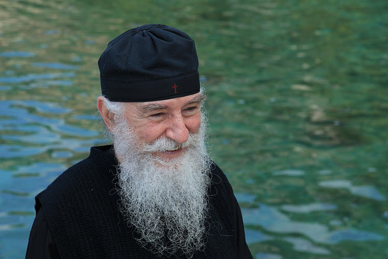 Ενας αγιορείτης στο Ηράκλειο- Επίσκεψη στο νησί του γέροντος Νίκωνος (vids)