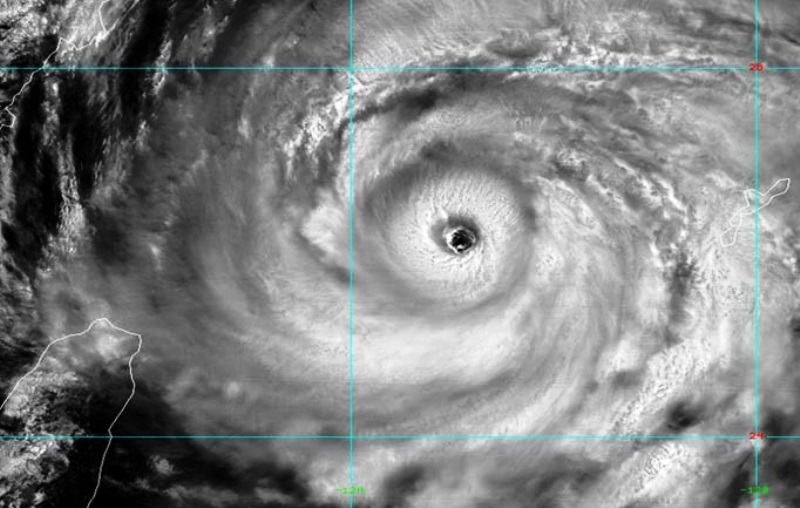 Ενισχύθηκε ο τυφώνας Ντάνι στις ΗΠΑ